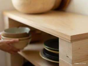 隙間にぴったり収納棚